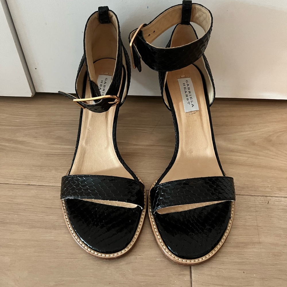 Gabriela Heart Black Low Pump Heels